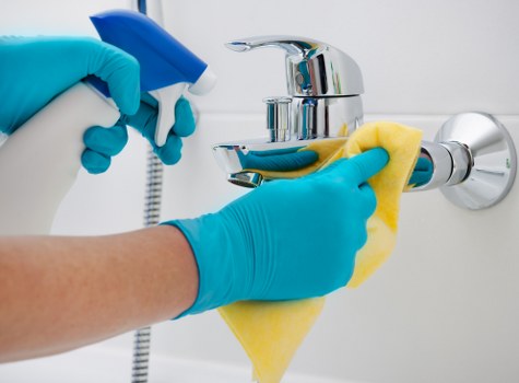 Cleaning operative discussing service conditions and safety requirements on site